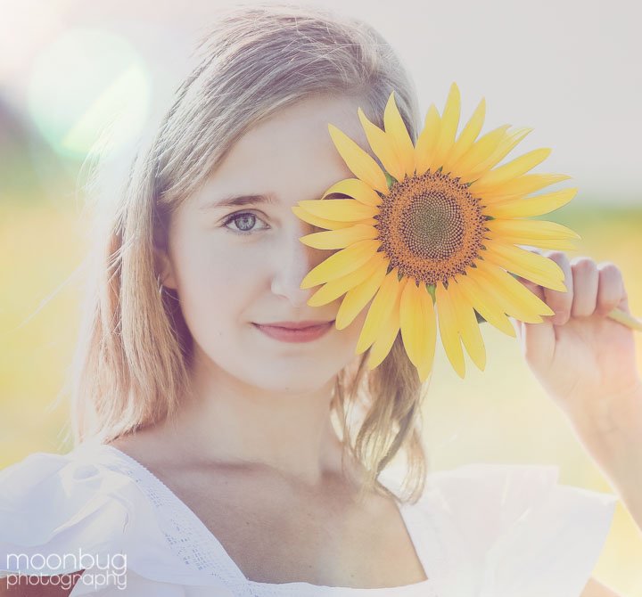 A sneak peak from Caroline's session in the sunflower fields. She is sooo gorgeous and is a very talented dancer! I so love working with her.