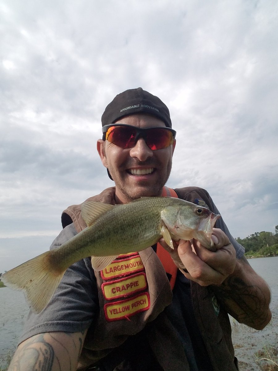 bruisedfriut's tweet photo. Had about an hour today, raining when I got there but glad I stayed. Got 2 on the gunfish with the @kastkingusa speed demon reel.
#fishing #fishdayton #fishohio #fiveriversmetroparks #Kastkingusa #DYTangler #KFNS #largemouthbass #LMB #magoolagoon #luckycraft https://t.co/FwN48v6u9Y