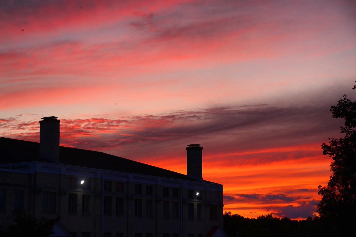 Sunsets on the mountaintop never get old. 😍

Battlers, do you recognize this building? ☀️⚔️🤔

#BecomeABattler #alwaysABattler