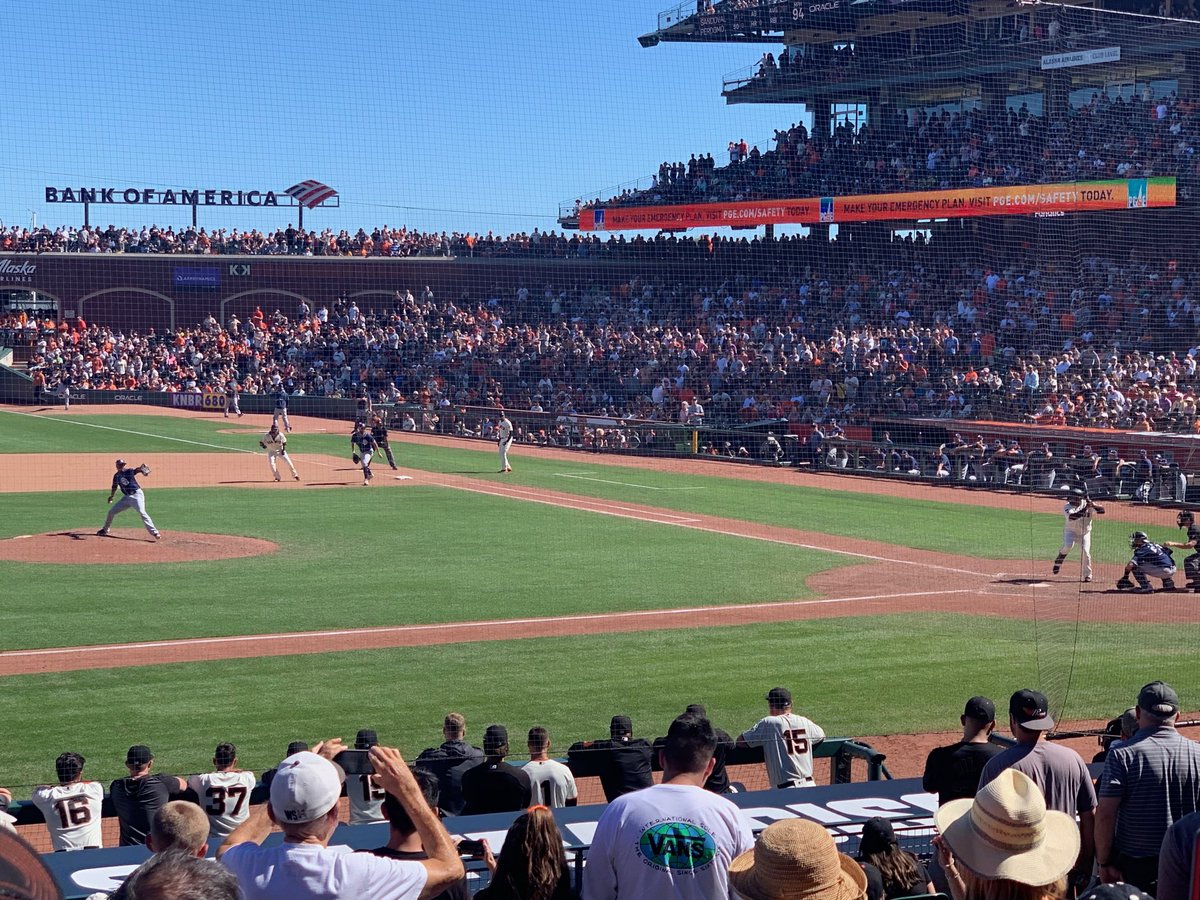pamzhere's tweet photo. Let Pablo hit! #forevergiant #sfgiants https://t.co/HstPNTvtUI