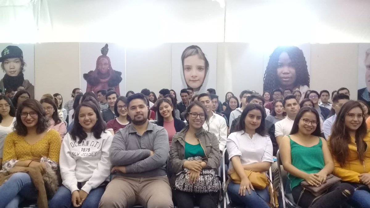 backersluis's tweet photo. Gracias a la #FUL32, un gusto compartir opiniones con lectores jóvenes 😎 https://t.co/5gzGVYnEhS