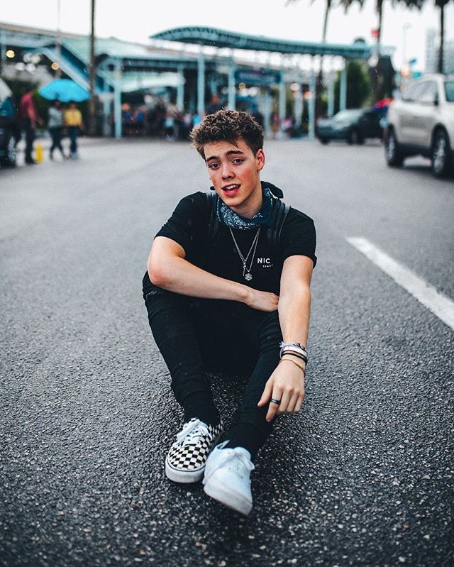 exposingpopular's tweet photo. popular artist zach herron who is know from why don’t we is receiving a lot of hate for touching and 11 year old fan people are calling him a pedophile &amp; using the hashtag #zachherronisoverparty https://t.co/l1U8Q9woVm