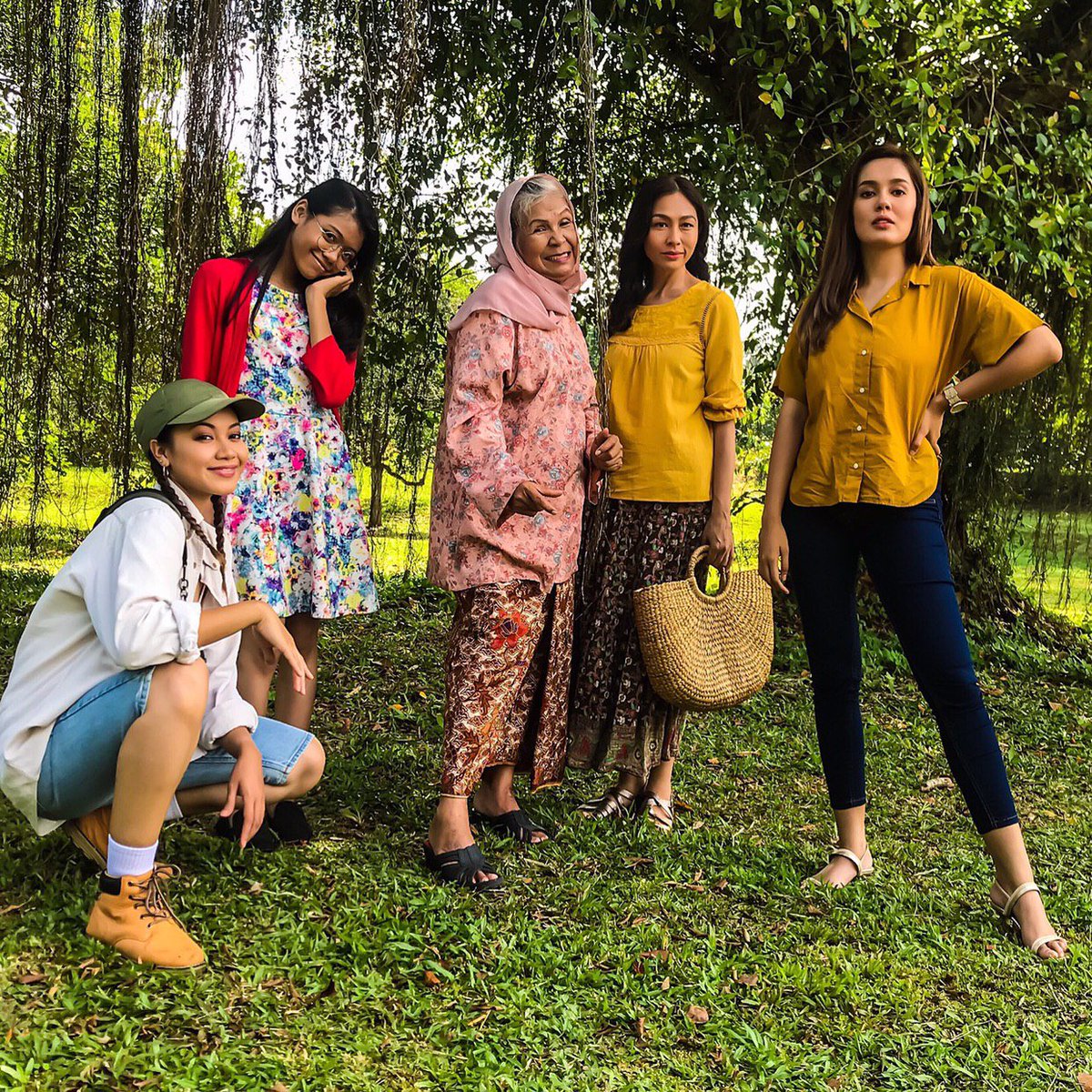 tonyeusoff's tweet image. Cast of #sumpahanjerunei #filminginprogress #waitforit #horror #mukahtokuching #sarawak #malaysia 📷: @evashahrul