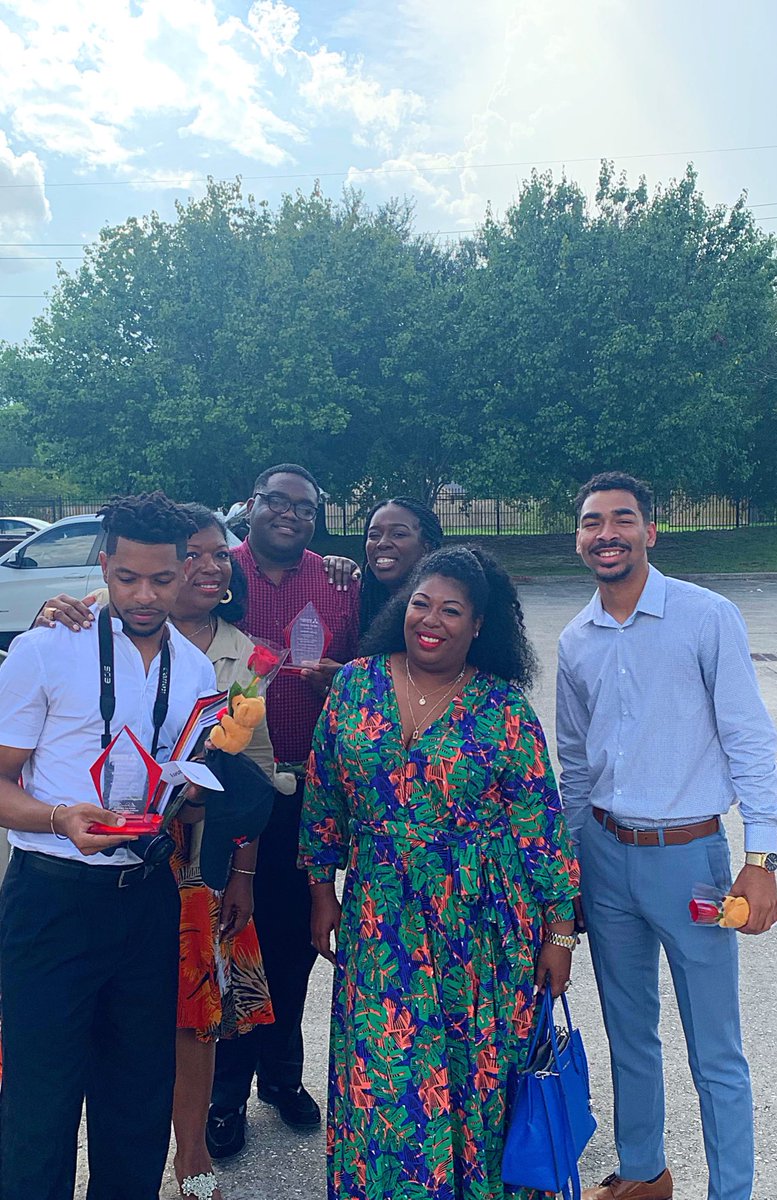 PrinceJawsh's tweet photo. Graduated from my CNC (computer numerical controls) in engineering w/ @MitsubishiElect 👨🏾‍🎓 https://t.co/bHXGKS8Qc5