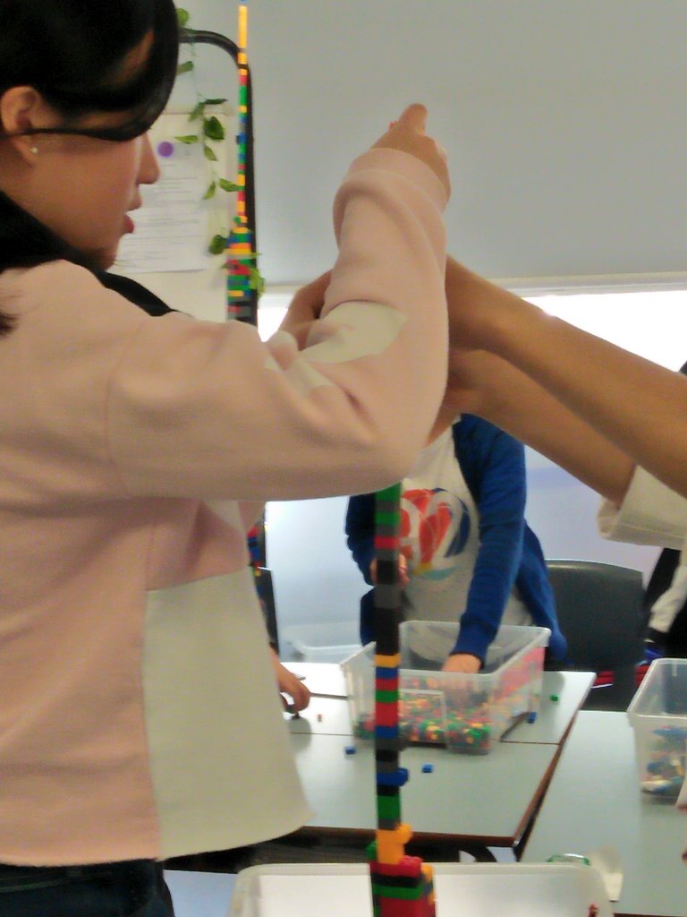BNPSHub's tweet photo. 5/6L have set the first benchmark for their freestanding tower - 140cm. Will that mark be beaten? @BexleyNorthPS #bnpsscience2019 https://t.co/Il2Wu8IIEK