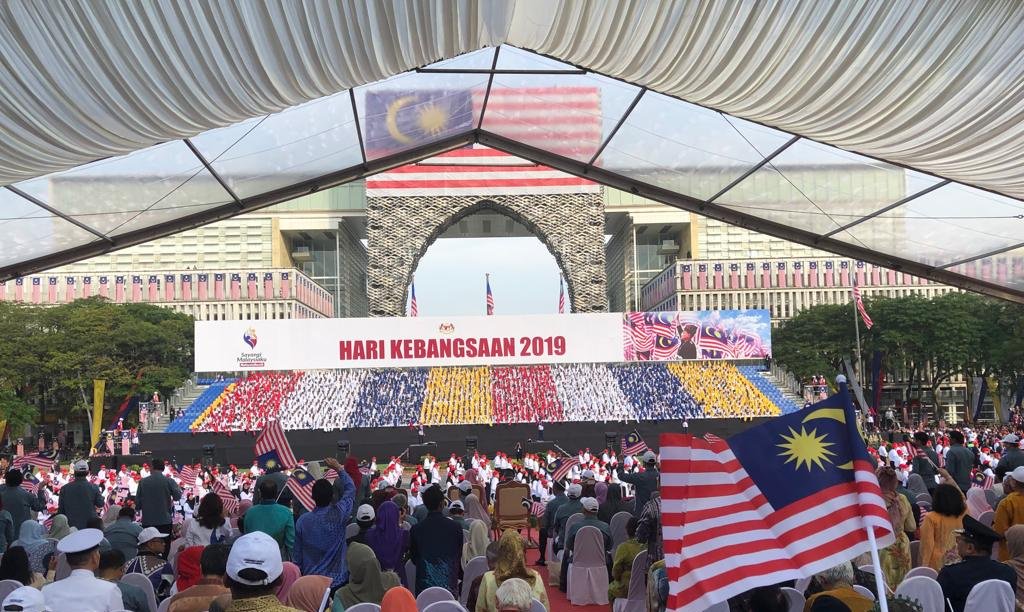 Bersama-sama YB Menteri Pertanian dan Industri Asas Tani dan YB Menteri Belia dan Sukan ketika Sambutan Hari Merdeka ke 62 di Putrajaya pada 31 Ogos 2019. Kemerdekaan yang dikecapi haruslah dihargai dan menjadikan kita lebih bersatu padu dan patriotik!#merdeka #MalaysiaBersih