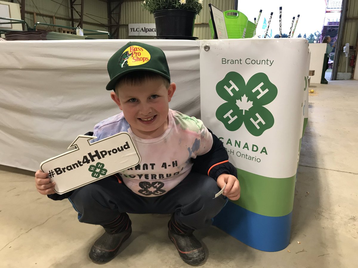 mamafrogofthree's tweet photo. Miller Young of the Brant County 4-H Cloverbuds (Bethel group) is sporting his Cloverbud shirt while visiting the 4-H booth at the Paris Fair 2019! #4HattheParisFair #brantcounty4h @4HOntario https://t.co/IYvRKKmVR7