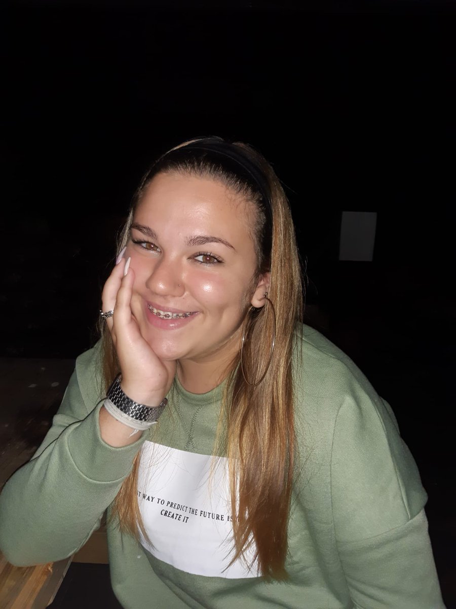__dscr__'s tweet photo. Os meus amigos pedem para me tirar fotos e os vossos?🥰 https://t.co/wN8mAmNJCb