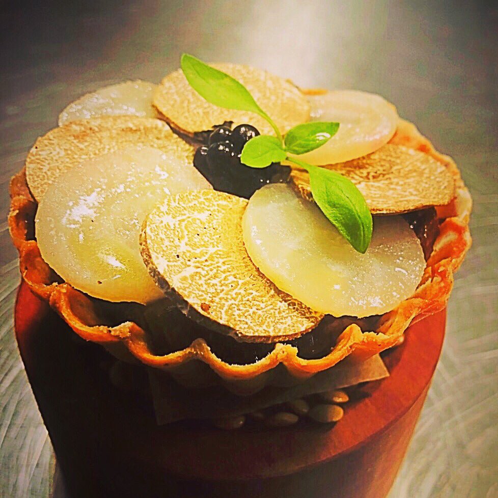 RestLadyAnne's tweet photo. Braised grouse leg/white beetroot/black truffle/blackberry/champagnepastry #secondserving #newseasonnewtaste #restaurantladyanne https://t.co/H8Fl7u5hvW