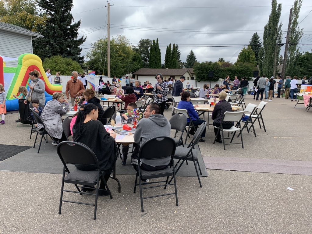 NOWGrapeScott's tweet photo. Hey guys! I got to go to the Ottewell Community Block Party! Thanks for having me out y’all! @NOWtrucksicle #1023NOWRadio https://t.co/gXNTmpwaln