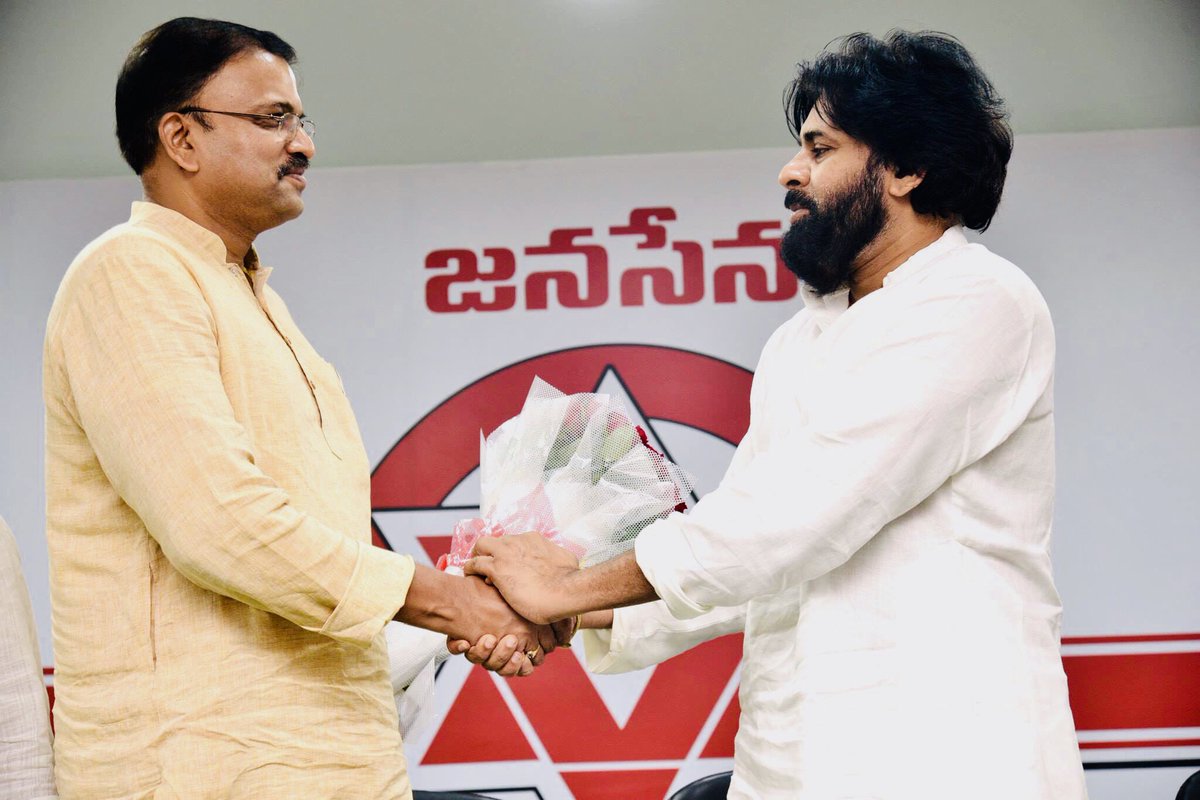 VVL_Official's tweet photo. Wishing our beloved Janasenani @PawanKalyan garu a very happy birth day.

Let’s continue our mission of nation building through Janasena.

#HappyBirthdayPawanKalyan https://t.co/jGEzE7VVKy