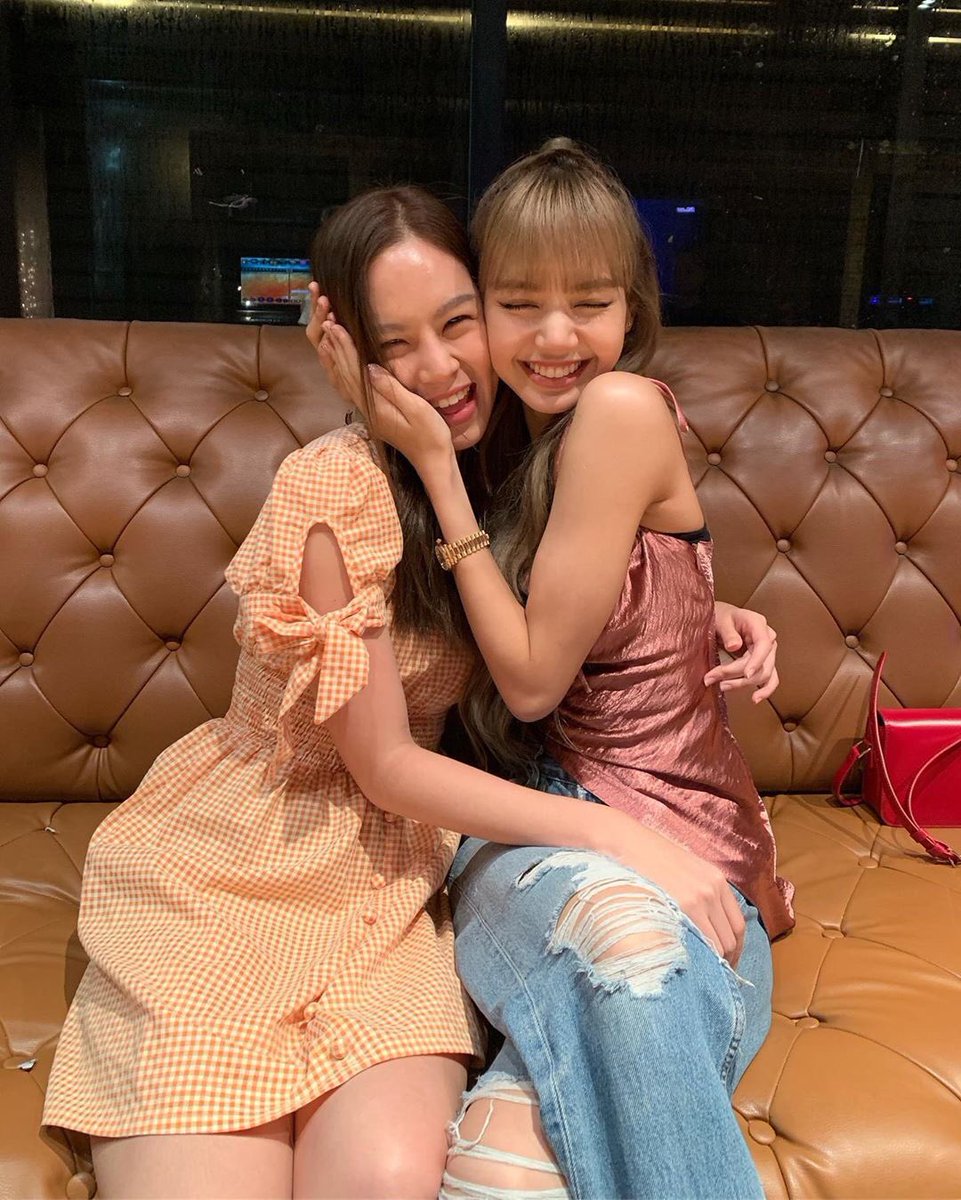 _fluffylisa's tweet photo. is it the same place 🥺 https://t.co/yzdcHTa9ty