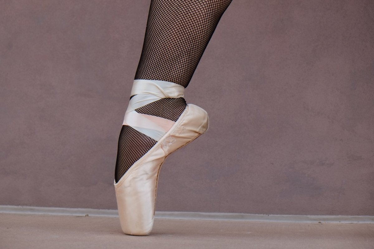 danceBOOK5's tweet photo. “The human foot is a masterpiece of engineering and a work of art.”
― Leonardo da Vinci
#dancebookplus #danceBOOK+ #singapore https://t.co/Uxsa3vgGFX