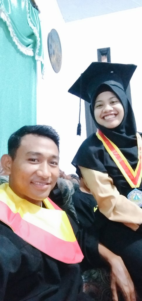 Ketika Allah sudah membolak-balikan hatiku, mengarahkannya untukmu. Rasanya masih kurang percaya jika kamu nantinya menjadi pengganti bapak dalam mengarahkanku menuju jannahNya

Teruntukmu, semoga menjadi jodoh dunia akhiratku. Terimakasih atas semua yg kau berikan kepadaku

😍💕