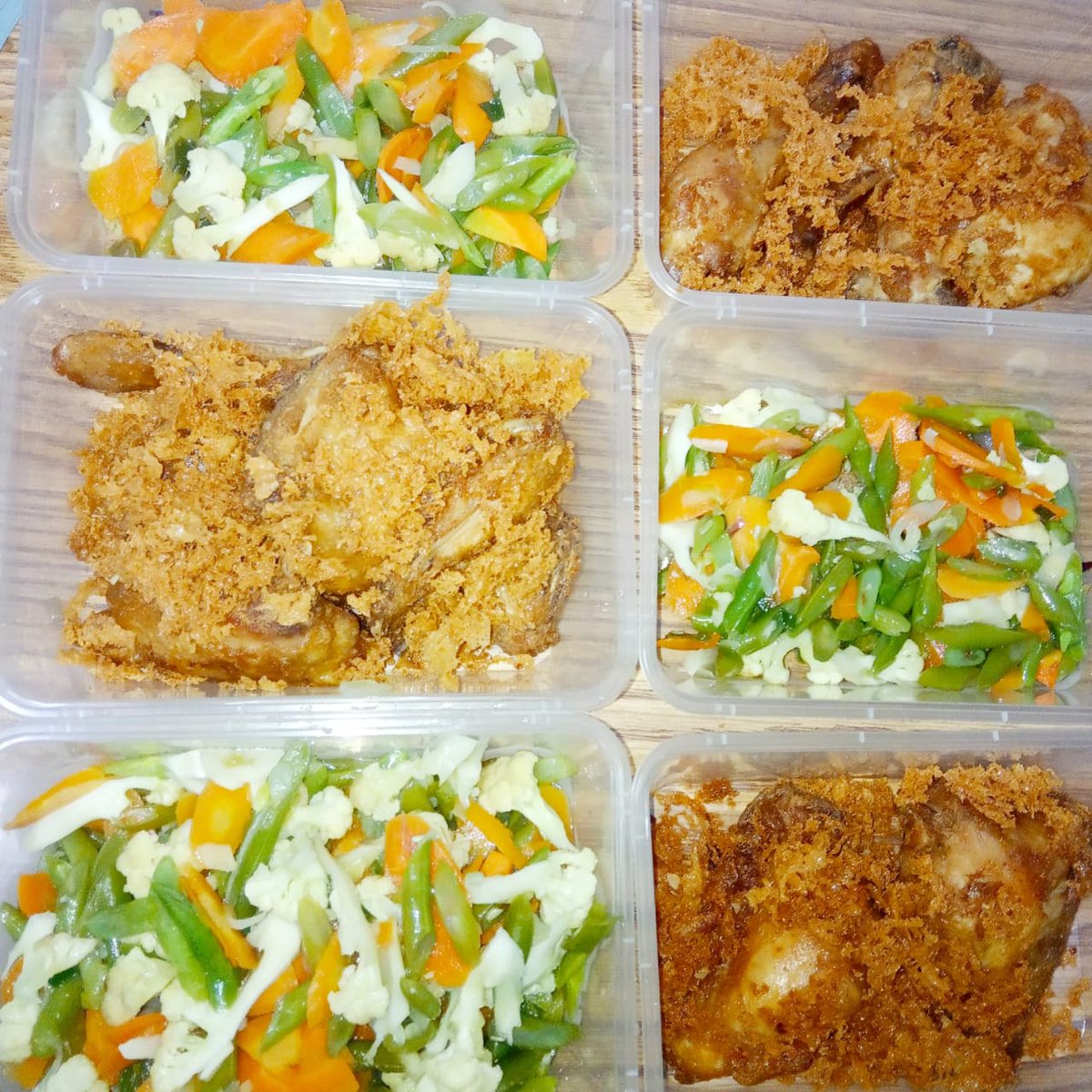 DapurTeman's tweet photo. Selamat makan siang, temans! 

Menu kami hari ini: 
👉Ayam goreng kremes a la Mbok Berek
👉Capcay

Menu makan siang temans apa nih? Jangan lupa bersyukur yaa 🤗

@infoJATIASIH 
@mbuntt 
@TemanNgoopi https://t.co/XtkDG0oFbr