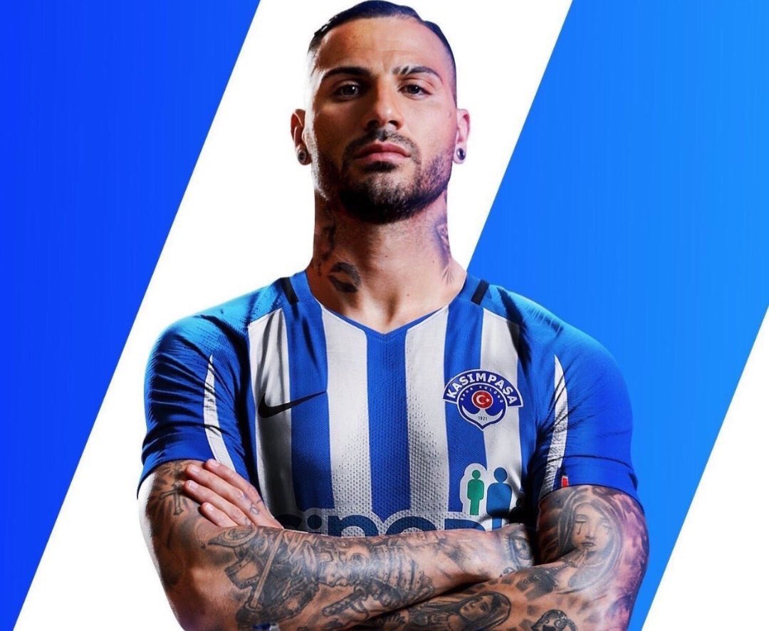 Orhan ak şerefsizinin diyetini Beşiktaş taraftarına Quaresma ile ödeten adam,adam değildir !!#fikretormanistifa