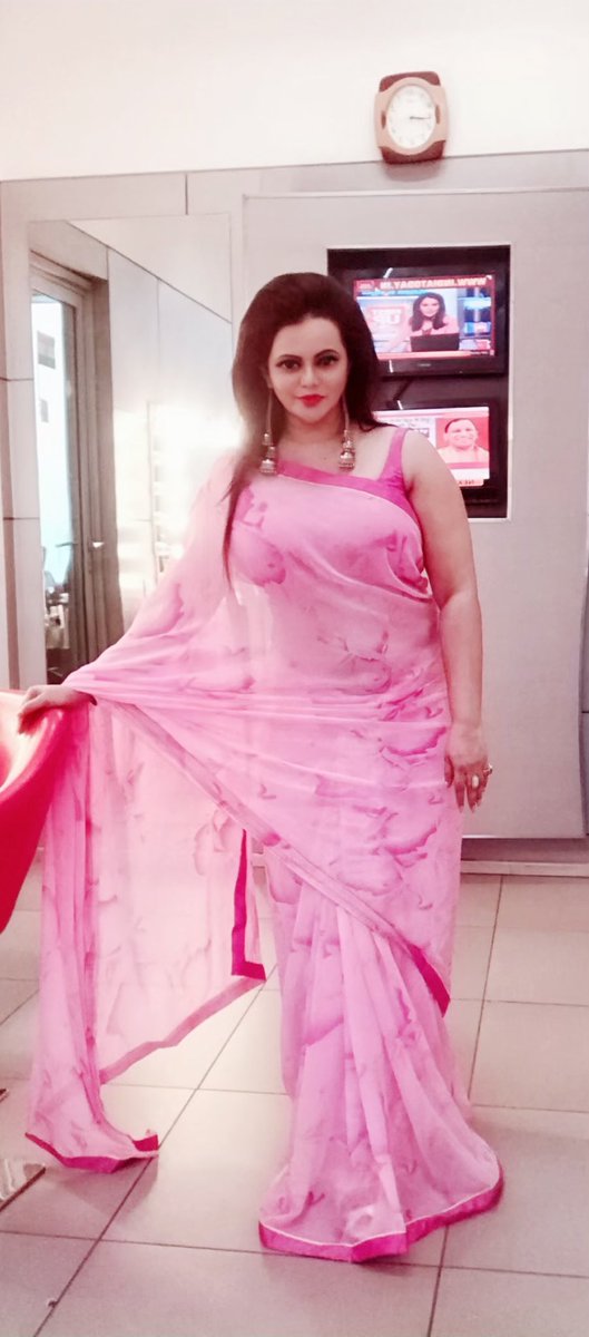 Finally! #pinksaree #saree #sareetwitter #shrutidwivedi