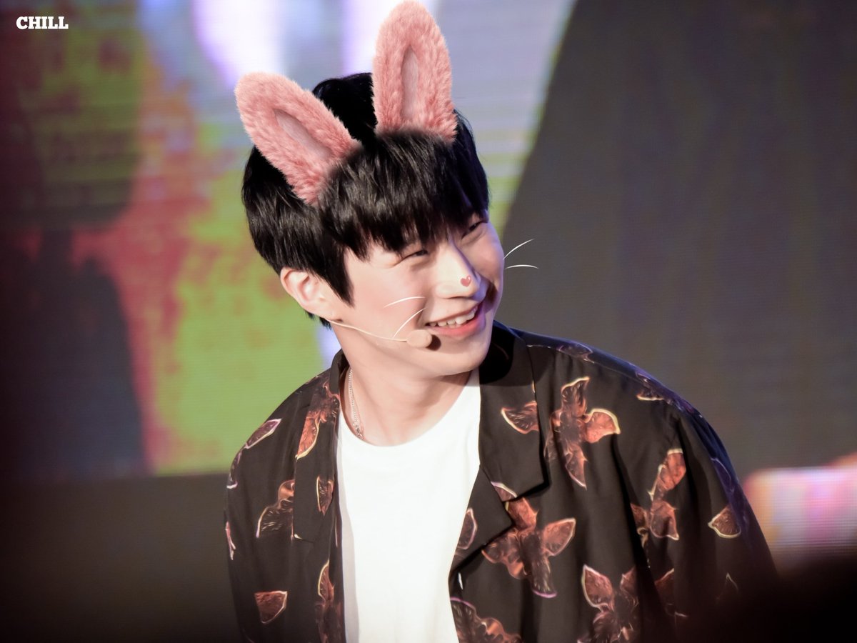 CHILL0511's tweet photo. 190831 DDP 늦은밤 콘서트 
🐰🤔？
#열혈남아 #마르코 #이형근 #MARCO #HBY https://t.co/muNQNg2w0c