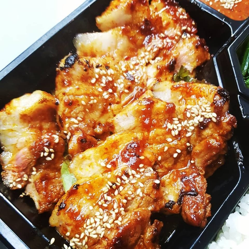 麻布十番焼肉 栄来亭 Uber Eats 新メニューの旨辛味噌サムギョプサル弁当です ご飯がすすみますよー ご注文の際はご注文画面の特別な注意事項に旨辛味噌味に味付けとご記入ください 焼肉 栄来亭 麻布十番 出前