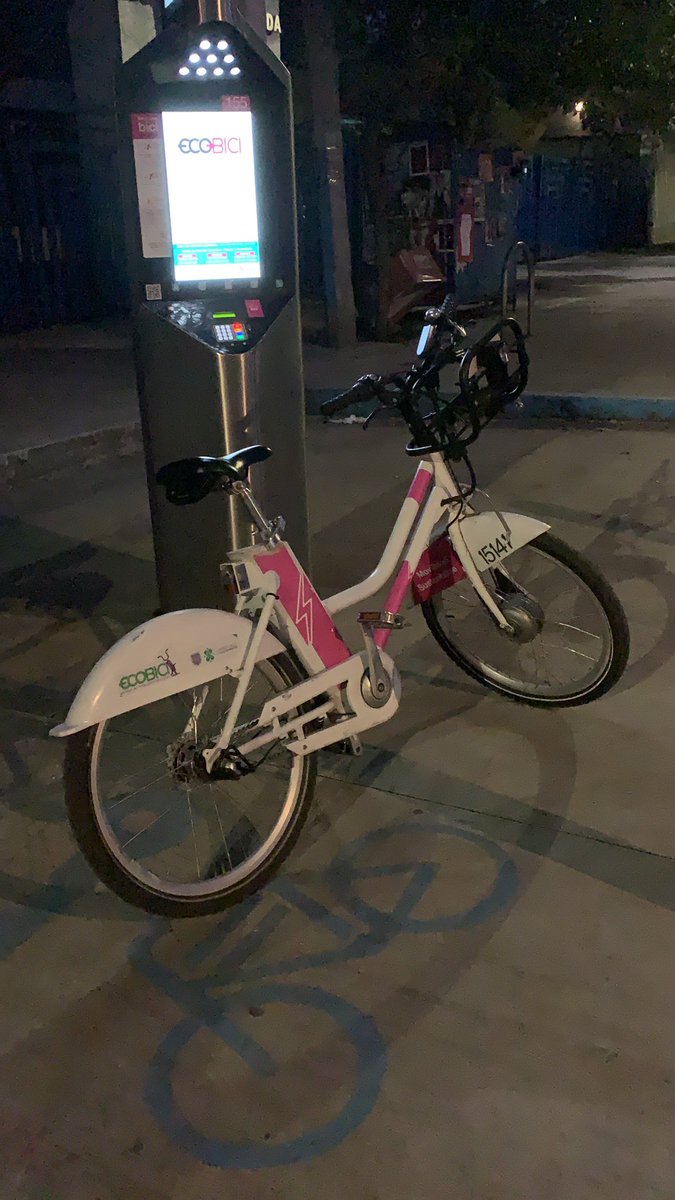 arturoramirez's tweet photo. Más de una hora esperando que @ecobici  venga a recoger la bicicleta que se desarmó y por la que casi me caigo en Av Mty... 3 llamadas y no pasa nada https://t.co/wzhO5wBeCw