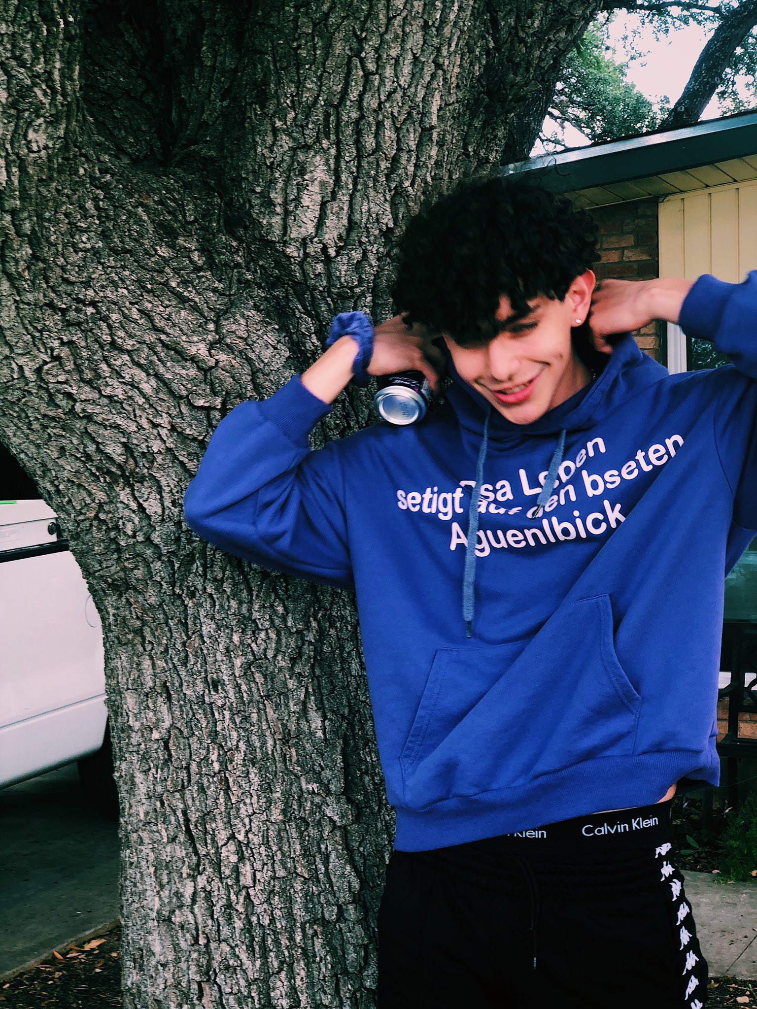 Julian Barboza on X my hoodie says i would give you the world if you gave me a chance https t 9oGmuPXHhU X