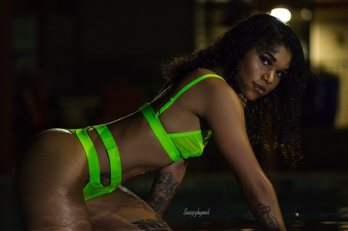 xxclusiveee_'s tweet photo. a series 💚💦🏄🏾‍♂️ 
📸 @snapzbymel 💪🏽 https://t.co/OmAPqN9NqB