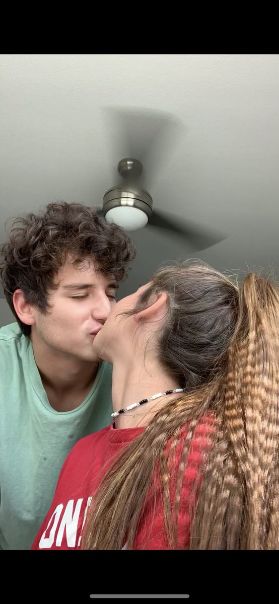 MackenzieTrue3's tweet photo. he caught me with half my face on https://t.co/0AdWp6c2rs