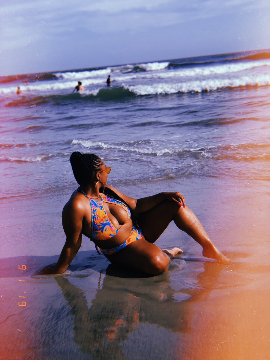 RaNasiaK_'s tweet photo. Thank you Summer, you did me well ๐ฅ๐งก #GradBae #GradSchoolShawty #HotNerdFall #HotGirlSemester #LilBootiesMatter https://t.co/urhRxQQJAU