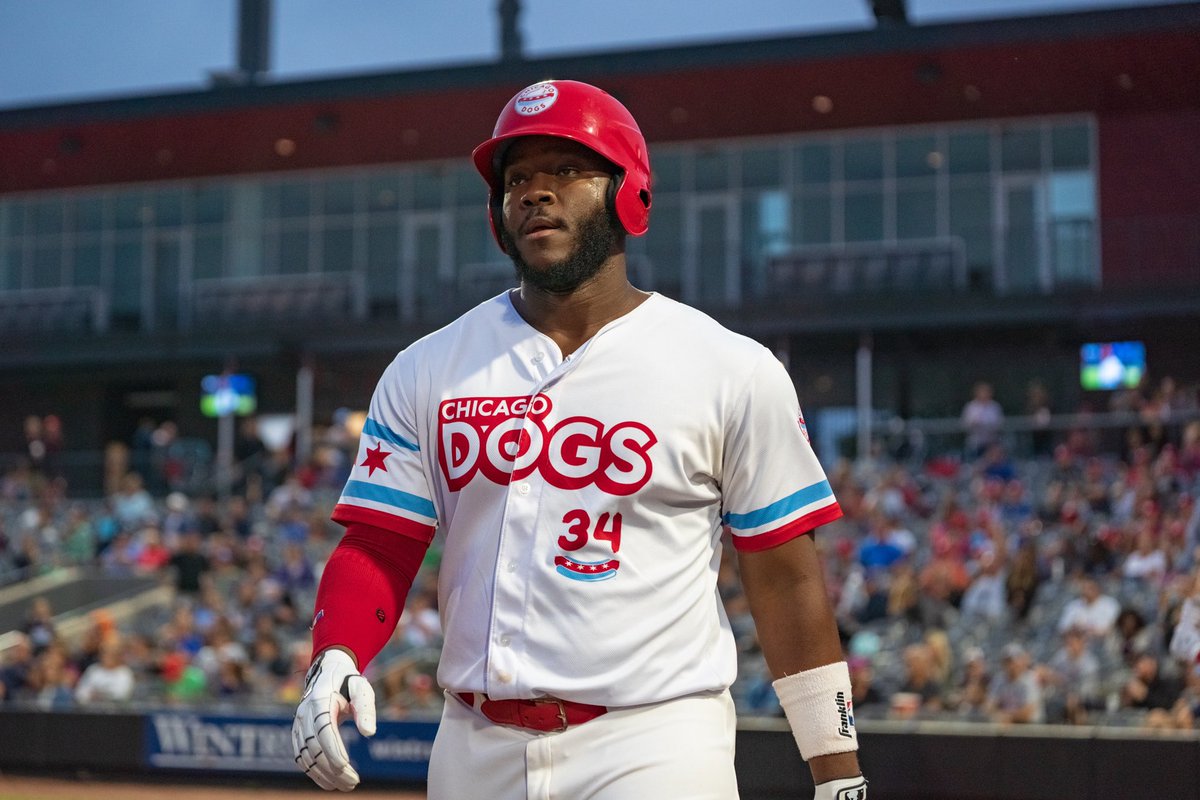 miwx97's tweet photo. Watch it fly. Keon Barnum SMASHES home run #31, setting the single season home run record in the @AA_Baseball! #TheChicagoDogs #TakeABite #NoKetchup #SonyAlpha https://t.co/S80iB2XtMQ