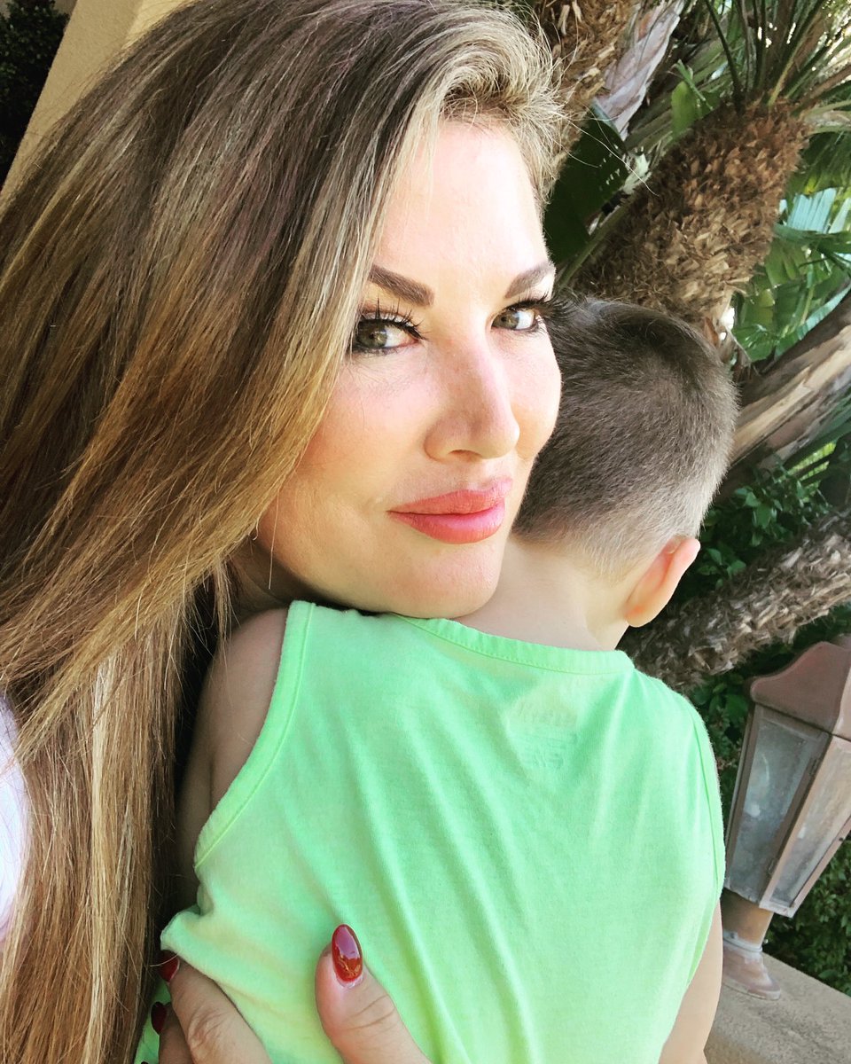 EmilySimpson_OC's tweet photo. At the end of the day, all that truly matters is what my children think of me 🙏🏻❤️ #rhoc #momlife https://t.co/iJpAqM2lub