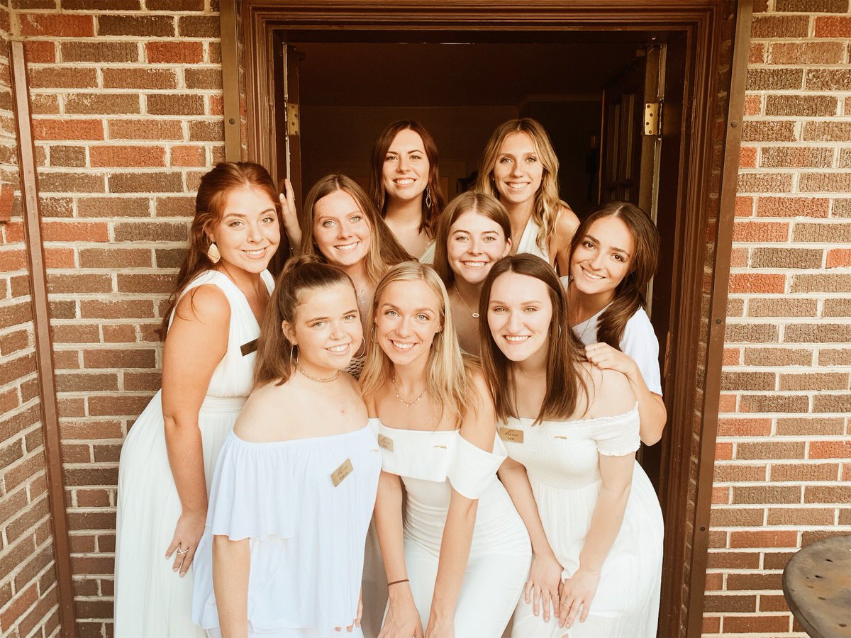 Alpha Xi Delta tweet media