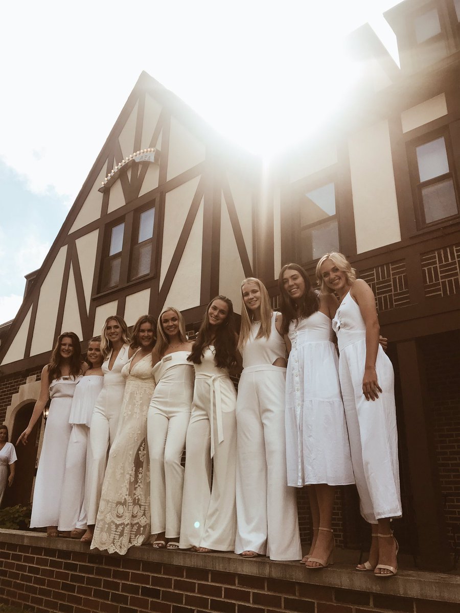 Alpha Xi Delta tweet media