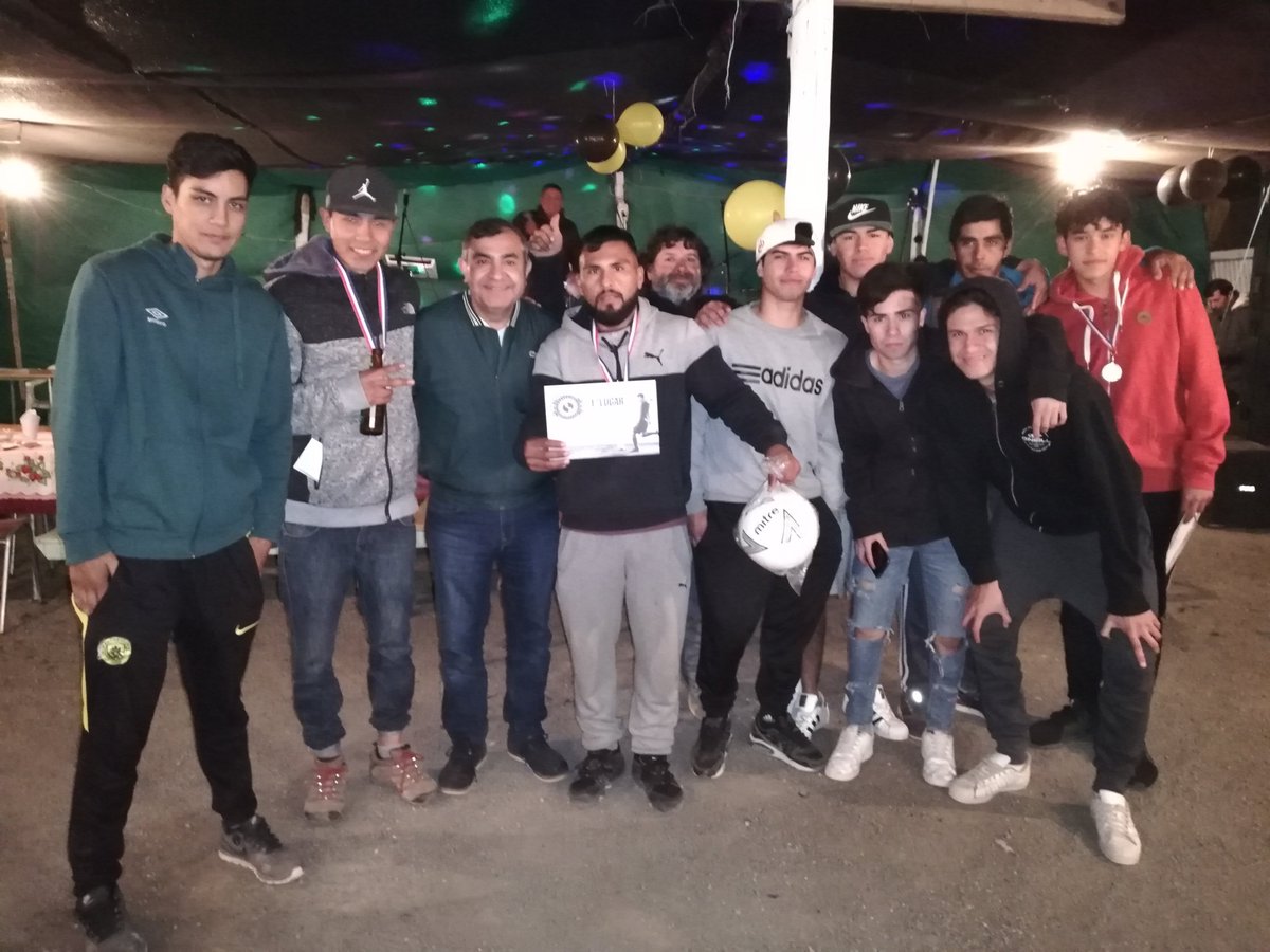 Araya7Carlos's tweet photo. Con gran alegría estuvimos presentes en el aniversario N° 52 del Club "Sol de América" de la localidad de Graneros. 
Una hermosa jornada en donde se festejamos la fundación de la institución deportiva un 7 de agosto de 1967.
#JuntosConstruyendoFuturo https://t.co/HCC6fduzTb