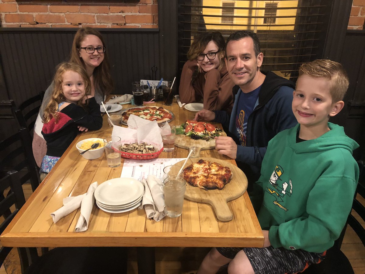 SamSpeakerGuy's tweet photo. Family dinners are few and far between these days... enjoyed pizza together in Grand Rapids. #GRapids #mittenbrewingco #Pizza @MittenBrewingCo #WestSideGrandRapids https://t.co/vaCLMYdhts