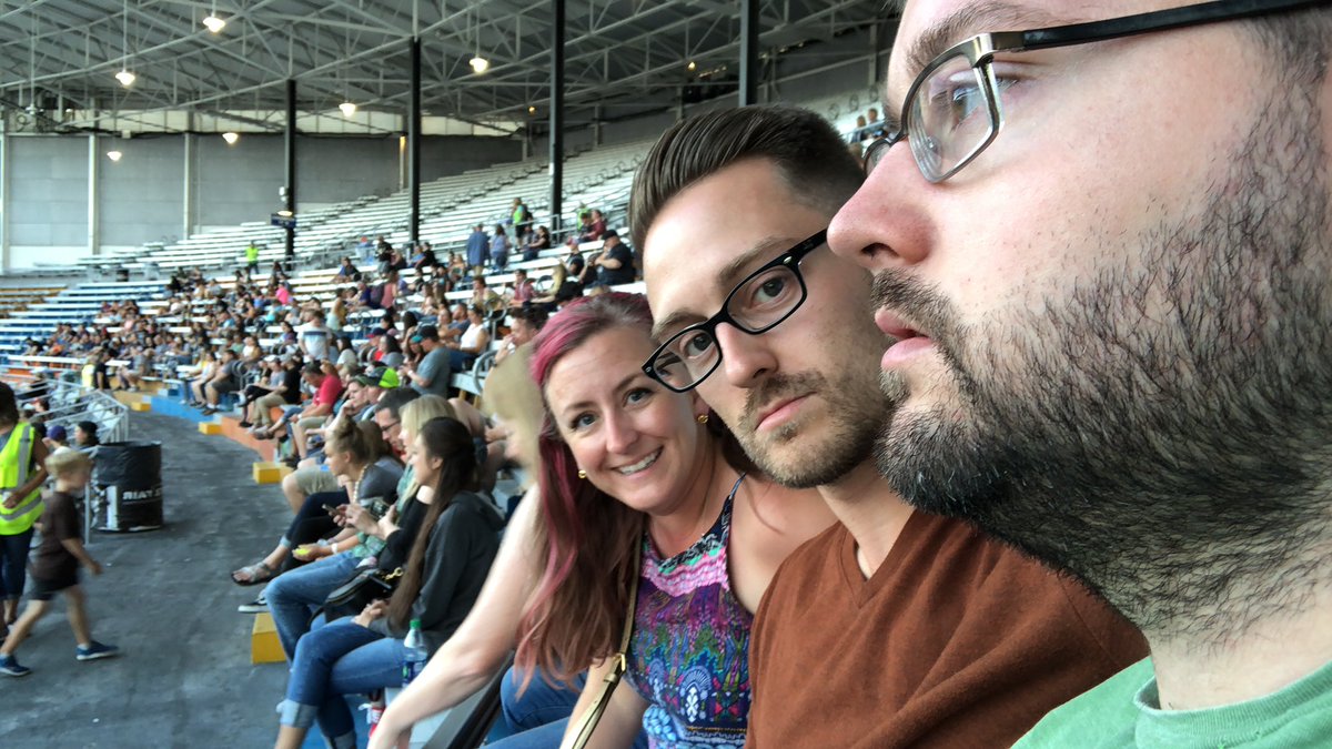 lkovari10's tweet photo. Water isn’t wet, it makes things wet #WAFairLive #Weezer https://t.co/lC2BDUJ0PS