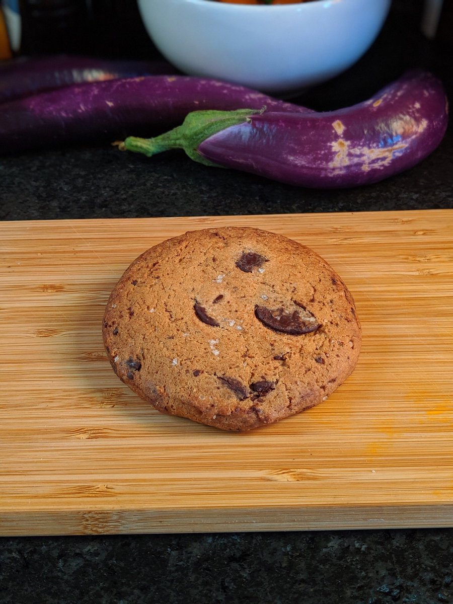CookieCensus's tweet photo. From #BiRite

Sweetness: lo
Chewiness: lo
CCR: med-hi

Overall: dry, salt flakes, chocolate disks, good with milk https://t.co/JkDZNfYDz7