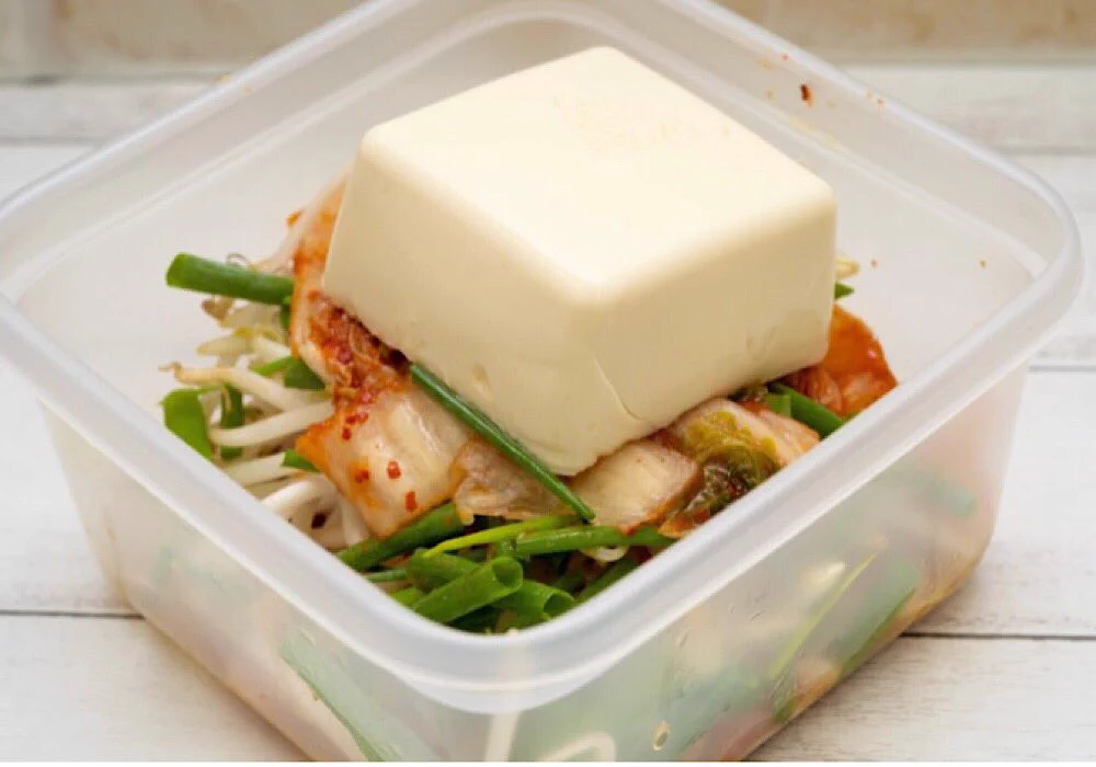 電子レンジでチンするだけキットの作り方「包丁不要！豚キムチ豆腐」