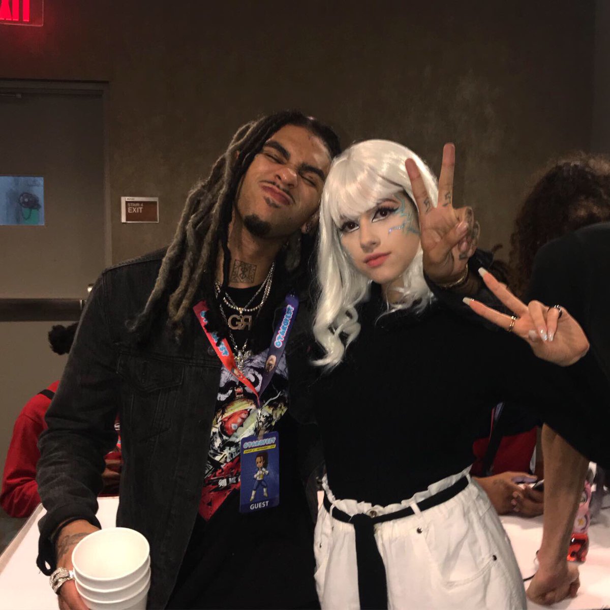 RAIN6V's tweet photo. Killua’s mom &amp; Femto #OtakuFest2019 #otakufest https://t.co/HdjUKJNPot