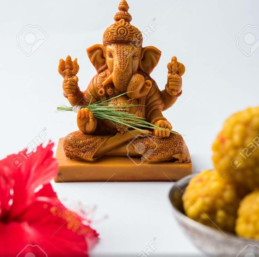 Samarbaror's tweet photo. Wishing you all a very Happy Ganesh Chaturthi🙏 May the grace of God keep enlightening your lives and bless you always 😊 
#GaneshChaturthi2019 
@chokidarsandhya @SumanKu89704156 @Sangram_Sanjeet @pawankumar86kg https://t.co/MU8XgijJ9M
