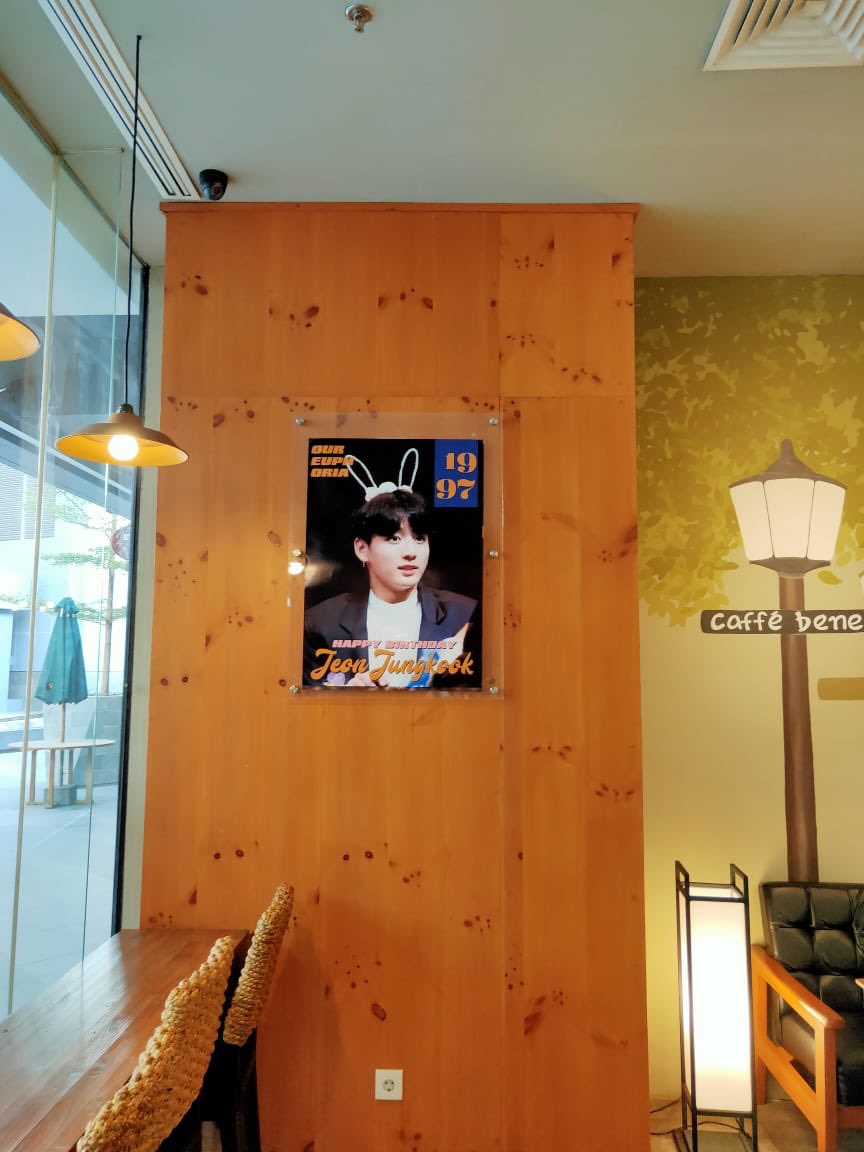sevenscenery's tweet photo. ITS TODAY! Jangan lupa datang atau order via Gojek(Go shop) yaa💛 We hope you all enjoy our Birthday project for JK!💛💛

📍 Cafe bene Menara BTPN https://t.co/b6fjxk2lBX