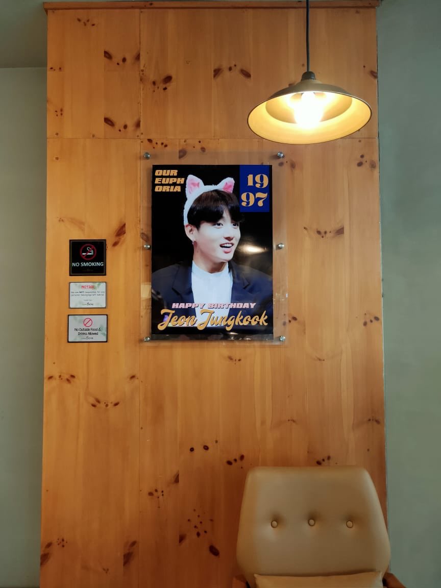 sevenscenery's tweet photo. ITS TODAY! Jangan lupa datang atau order via Gojek(Go shop) yaa💛 We hope you all enjoy our Birthday project for JK!💛💛

📍 Cafe bene Menara BTPN https://t.co/b6fjxk2lBX