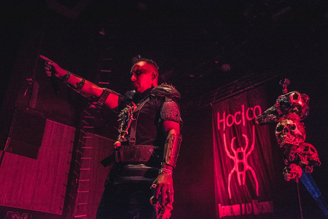 Catarsis tenebrosa. Anoche, <a href="/ocicoh/">HOCICO</a> le prendió fuego al mosh pit de <a href="/El_Plaza_/">El Plaza Condesa</a>. Electro dark de alta tensión. Con movimientos salvajes y cascadas de sudor, el público venció a sus demonios internos. bit.ly/2ZrTdXv 🇲🇽😈🔥