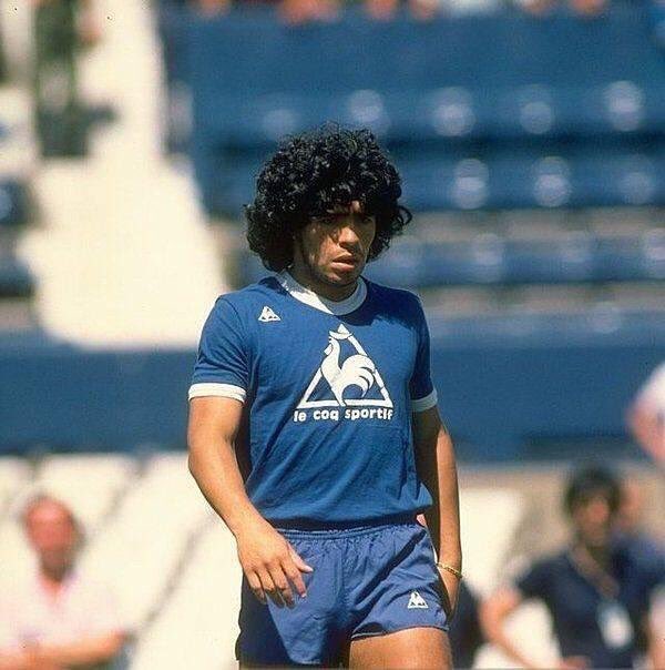 LetraG's tweet photo. FÚTBOL | ⚽️ Reunión clave en la jornada de hoy: Diego Armando Maradona estaría a un paso de convertirse en el nuevo entrenador de Gimnasia. #GELP #CGE https://t.co/H8fdduGF3X