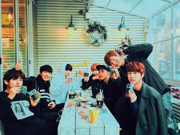 eatjinc's tweet photo. #ARMYSelcaDay the min’s ☕️🍶🥤 https://t.co/pTYgYZi1el