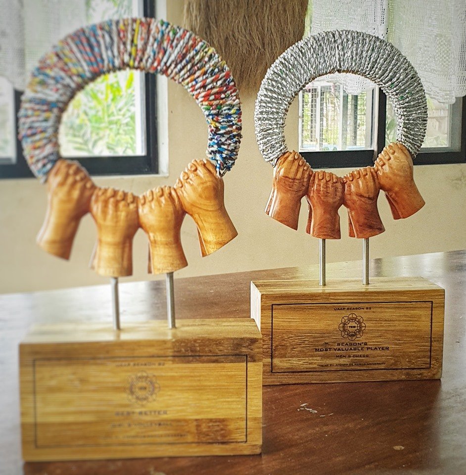 TeamAMDG's tweet photo. Saved 340 kilos of plastic waste &amp; 265 kilos of scrap metal (bullet shells, door knobs, pipes).
Used sustainable material (bamboo &amp; reclaimed wood).
Provided livelihood to Taal &amp; Marawi communities (weavers &amp; brass maker), &amp; an Ifugao carver.

#AllForMore 
© JunkNot Eco Creatives https://t.co/VwGaeMPKFv