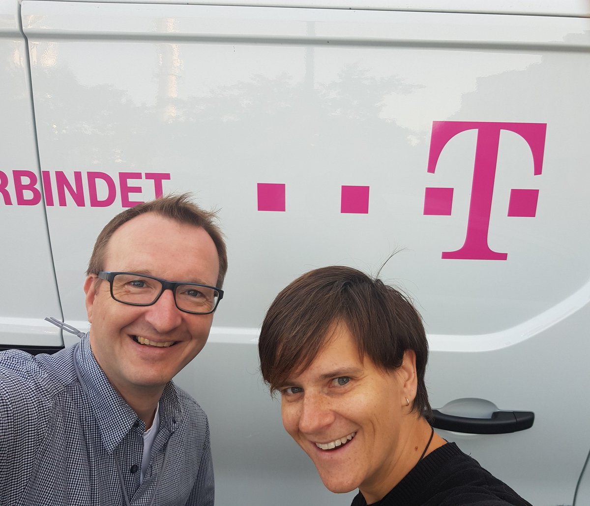 SvenjaVry's tweet photo. Wieder unterwegs im FAB-Mobil für unsere Nachwuchskräfte
#dabei #loveta #telekomwall https://t.co/1PcHESCIc5