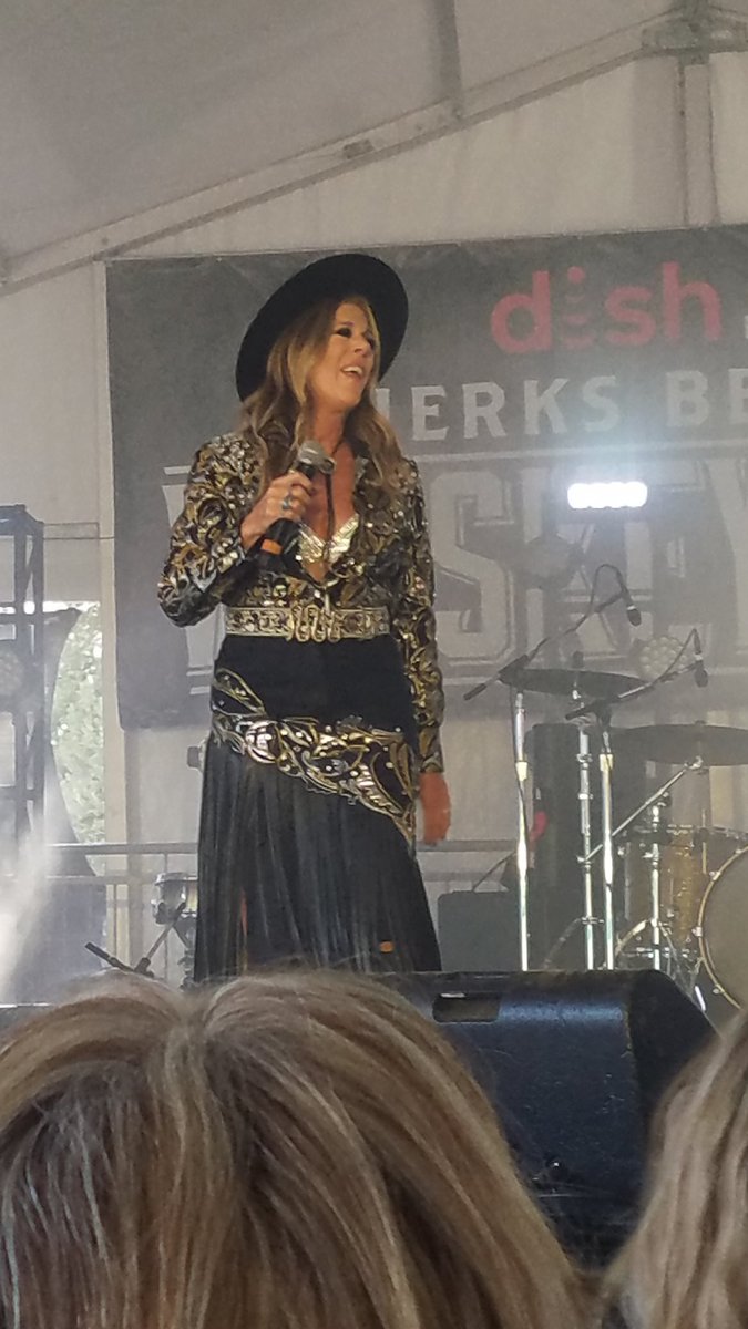 Edconcert's tweet photo. Hey @SevenPeaksFest some might think @RitaWilson is just an actor's wife indulging herself. What I saw today was someone doing it not bcuz they have to, bcuz they love it & want to!! She was great!! #Living #ThrowMeAParty https://t.co/dK746jY65q