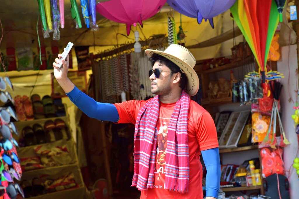 MahmudBinABari's tweet photo. চাল বেটা সেল্ফি লে লে রে 😉 #Coxs19 https://t.co/l4VwpqrN1u