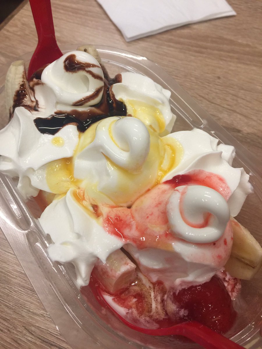 monafeehily's tweet photo. Much love ice cream ❄️ https://t.co/KAhPJtQvzi