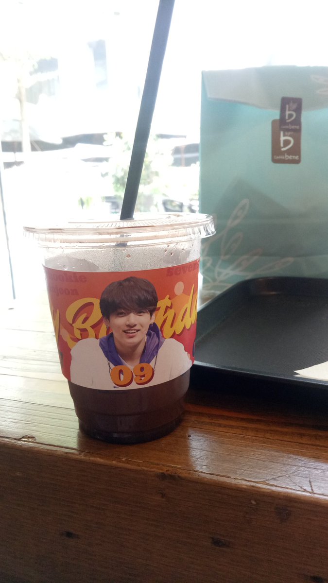 atychip127's tweet photo. @Liya8897 @sevenscenery #stuckinjeon #JUNGKOOK #HappyKookieDay https://t.co/wtaBzdlEc1